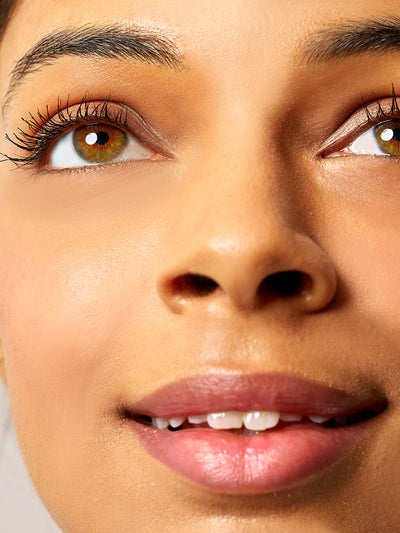 close up of brunette model wearing so extra volumizing mascara