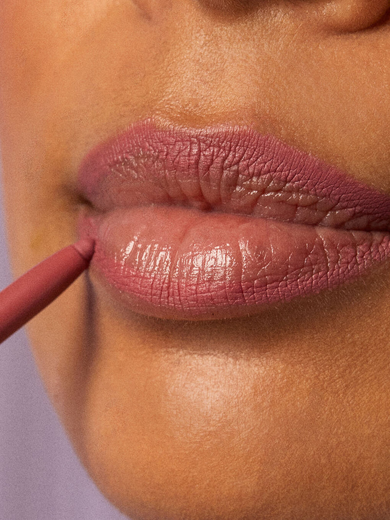 pippy -- waterproof lip liner on white background
